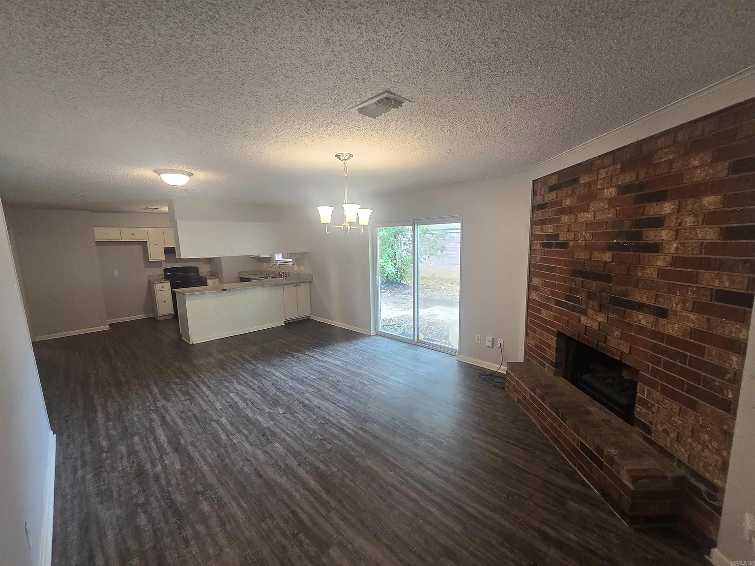 3 bed, 2.0 bath, 1472 sqft, $1,150 — Photo 3