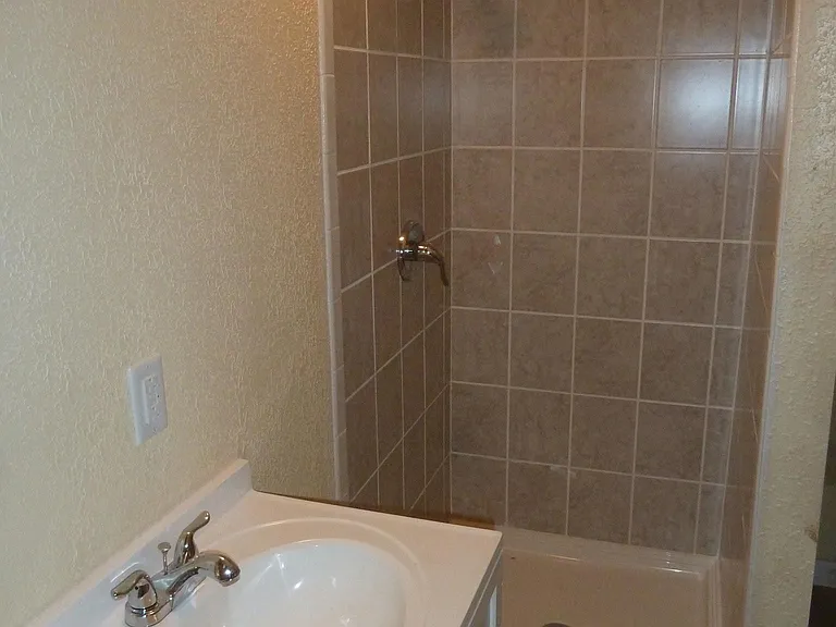 3916 Clark Ave — Photo 6