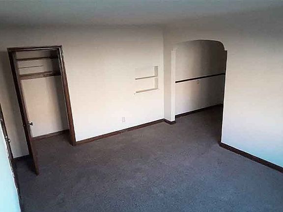 4th image of 948 Ludlow Ave #5