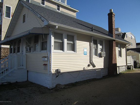 3rd image of 39 Blaine Ave