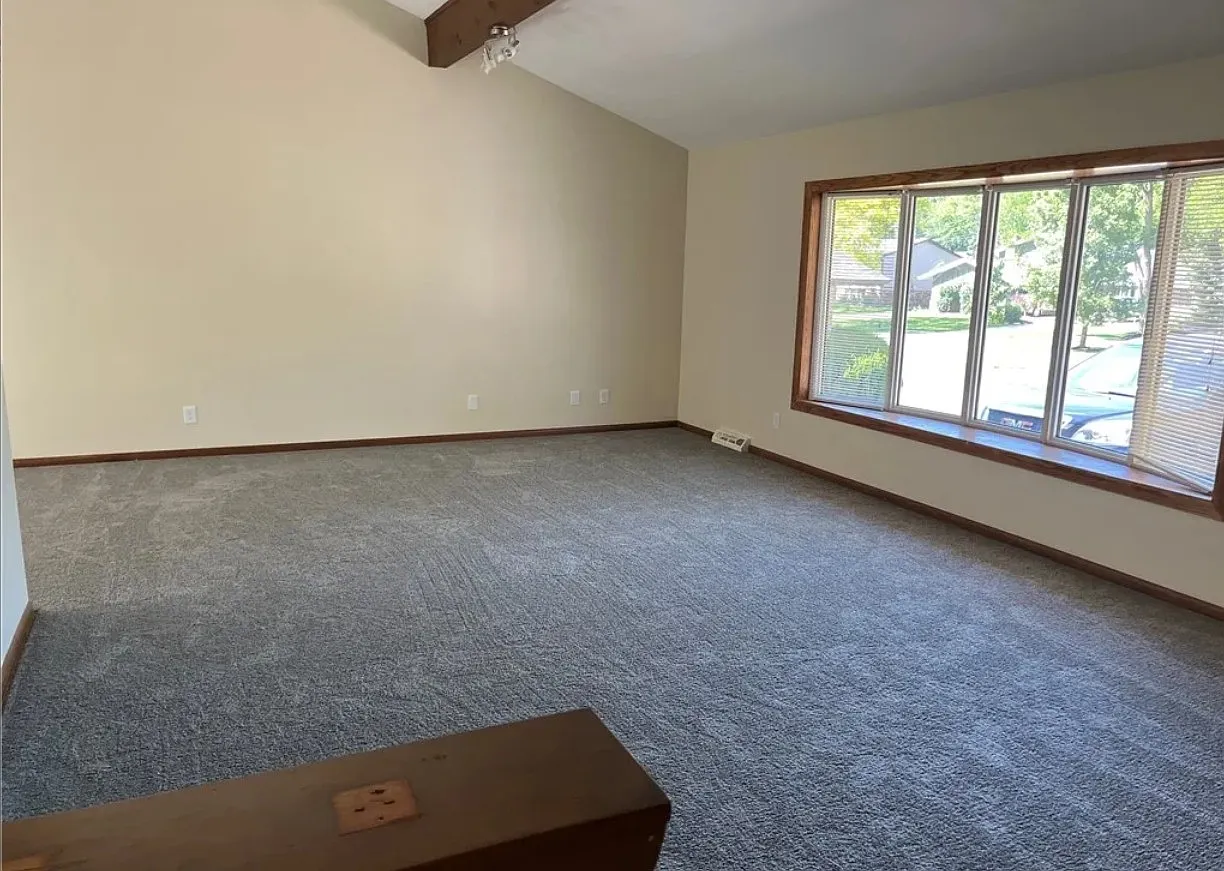 3 bed, 2200 sqft, $2,295 — Photo 3