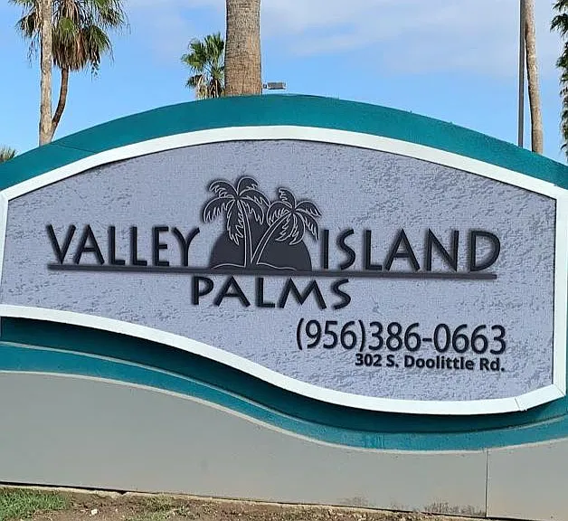 Valley Island Palms — Photo 1