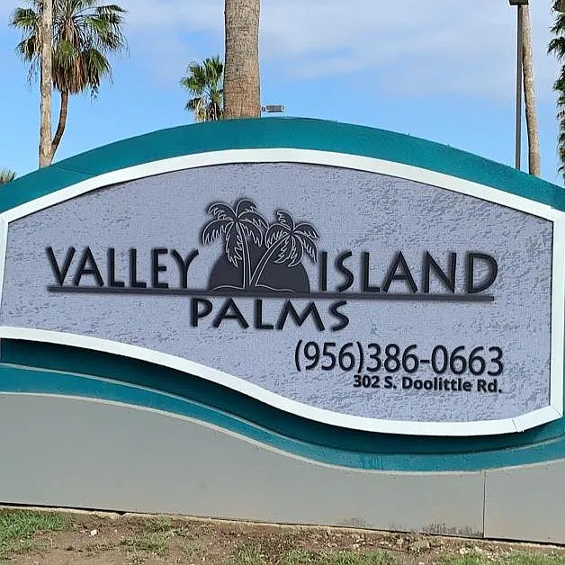 Valley Island Palms