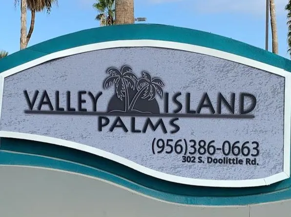 Valley Island Palms