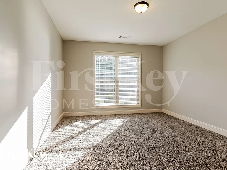 1028 Lake Vista Dr — Photo 13