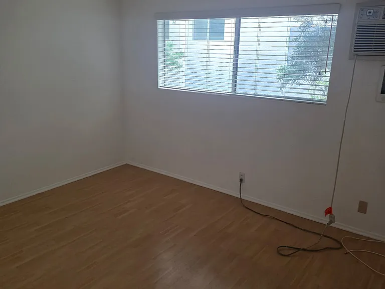 1237 Amherst Ave #8 — Photo 3