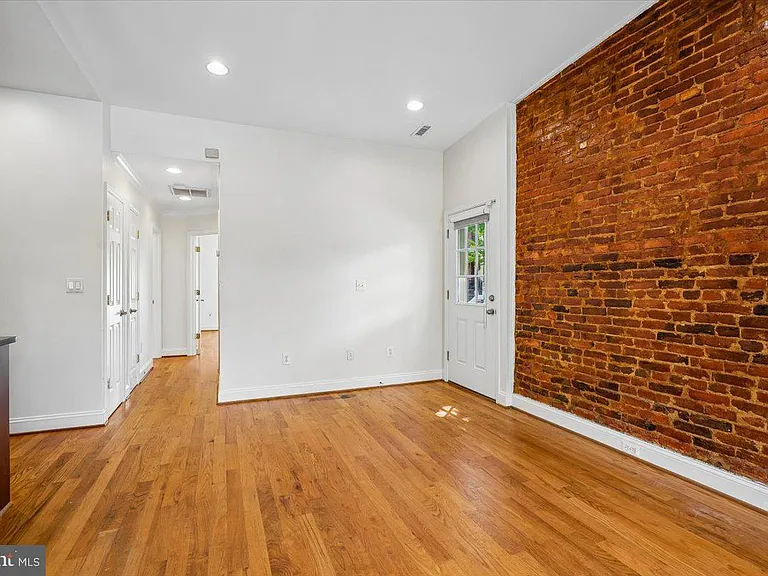 1339 C St NE — Photo 11