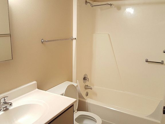 5th image of 135 Falls Ct APT C