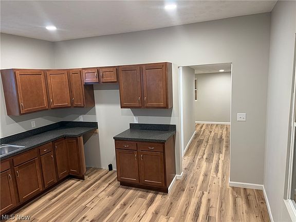 3rd image of 858 Forrest Dr
