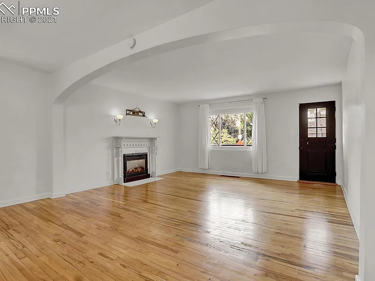 230 E San Miguel St — Photo 6