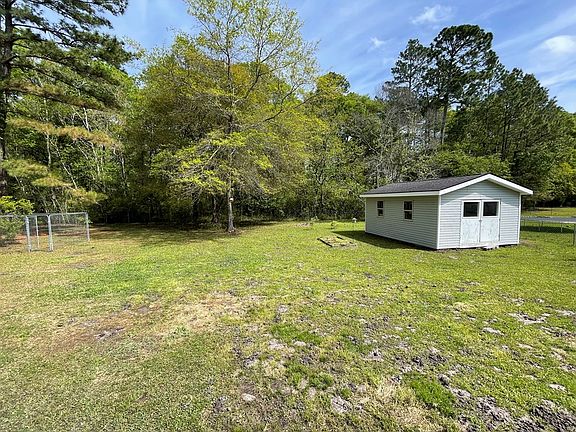 3rd image of 203 Magnolia Dr