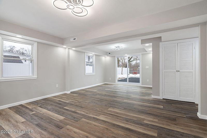 4th image of 1034 Wayne Road