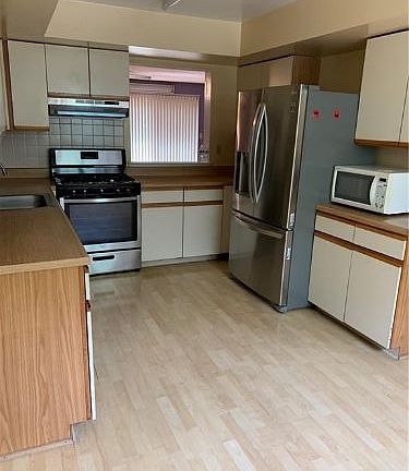 3rd image of 75 Brookside Dr W