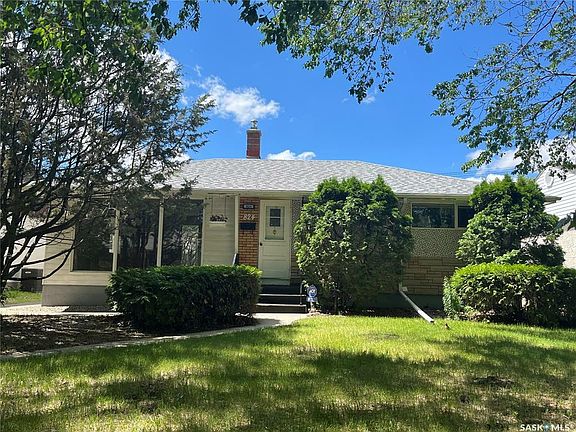 2nd image of 824 Walker St