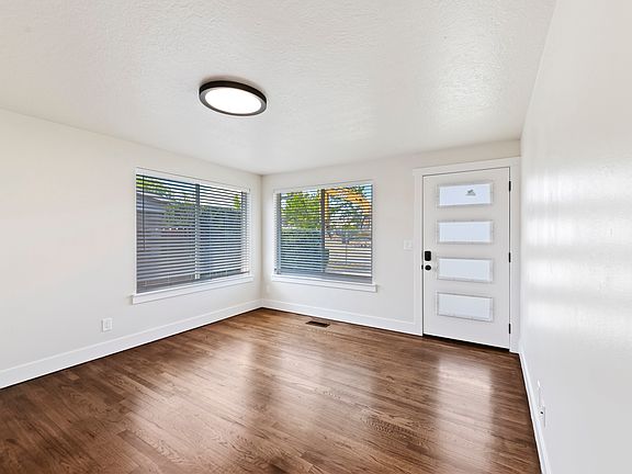 2nd image of 810 NE 3rd St #810