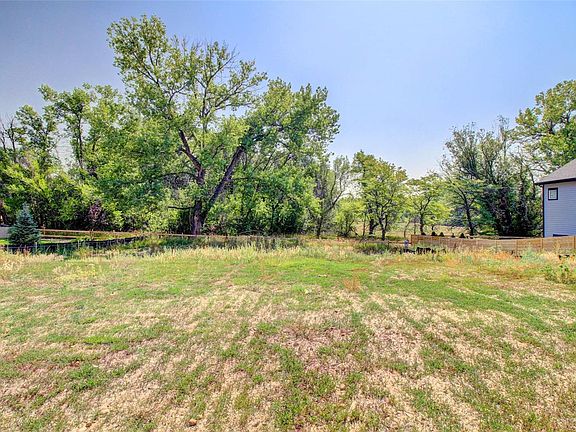 3rd image of 7166 Holland Ct