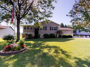 1219 S Hickory Ln, Elkhorn, WI 53121