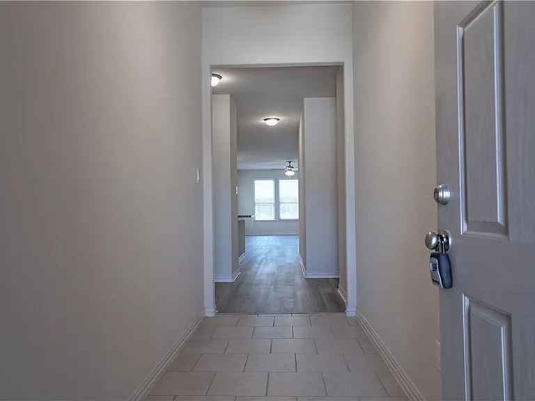 357 Emerald Creek Dr — Photo 4