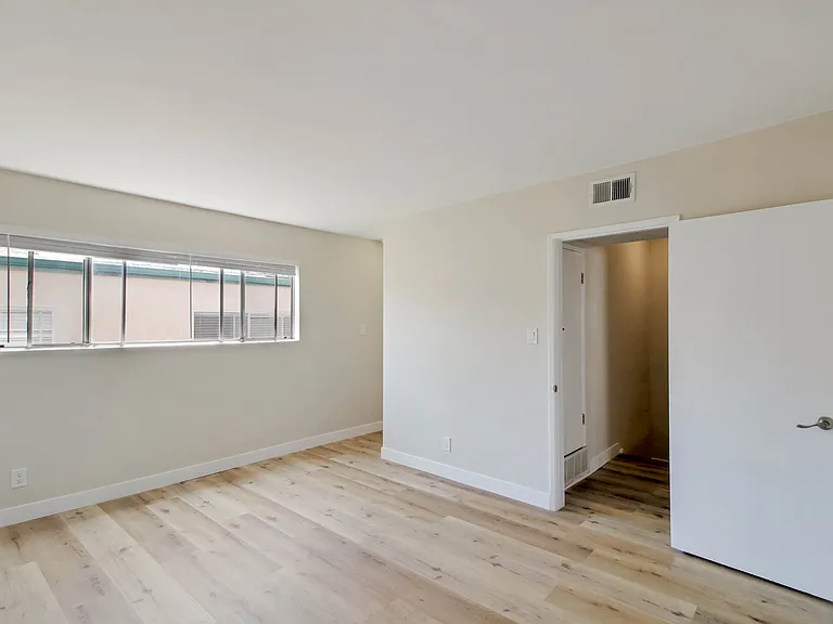1452 Berkeley St #2 — Photo 16