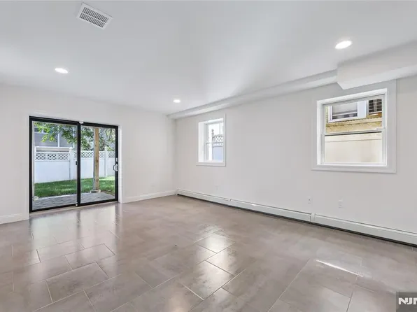 284 Knox Avenue image 9 of 12