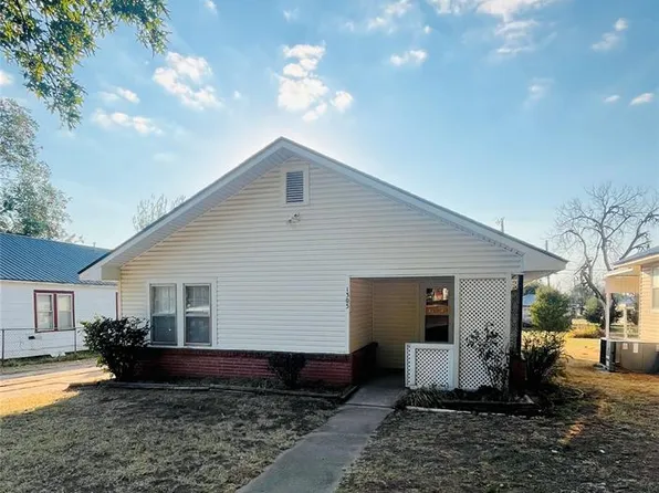 1305 Klabzuba Ave, Prague, OK 74864