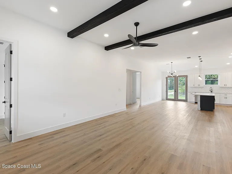 1133 Hanover Ave SW — Photo 2