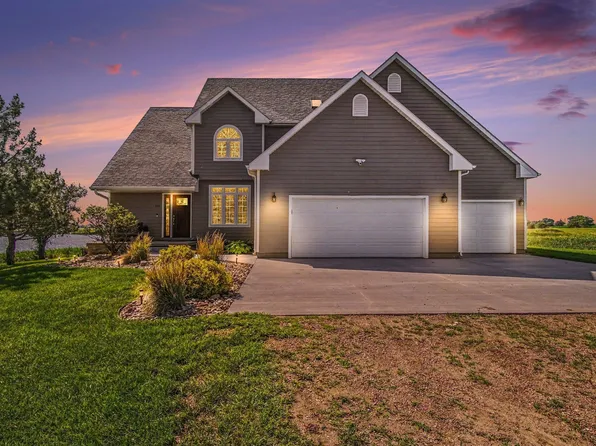 122 Lake Shore Dr, Utica, SD 57067