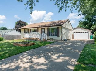 2244 Knollaire Dr, Washington, IL 61571