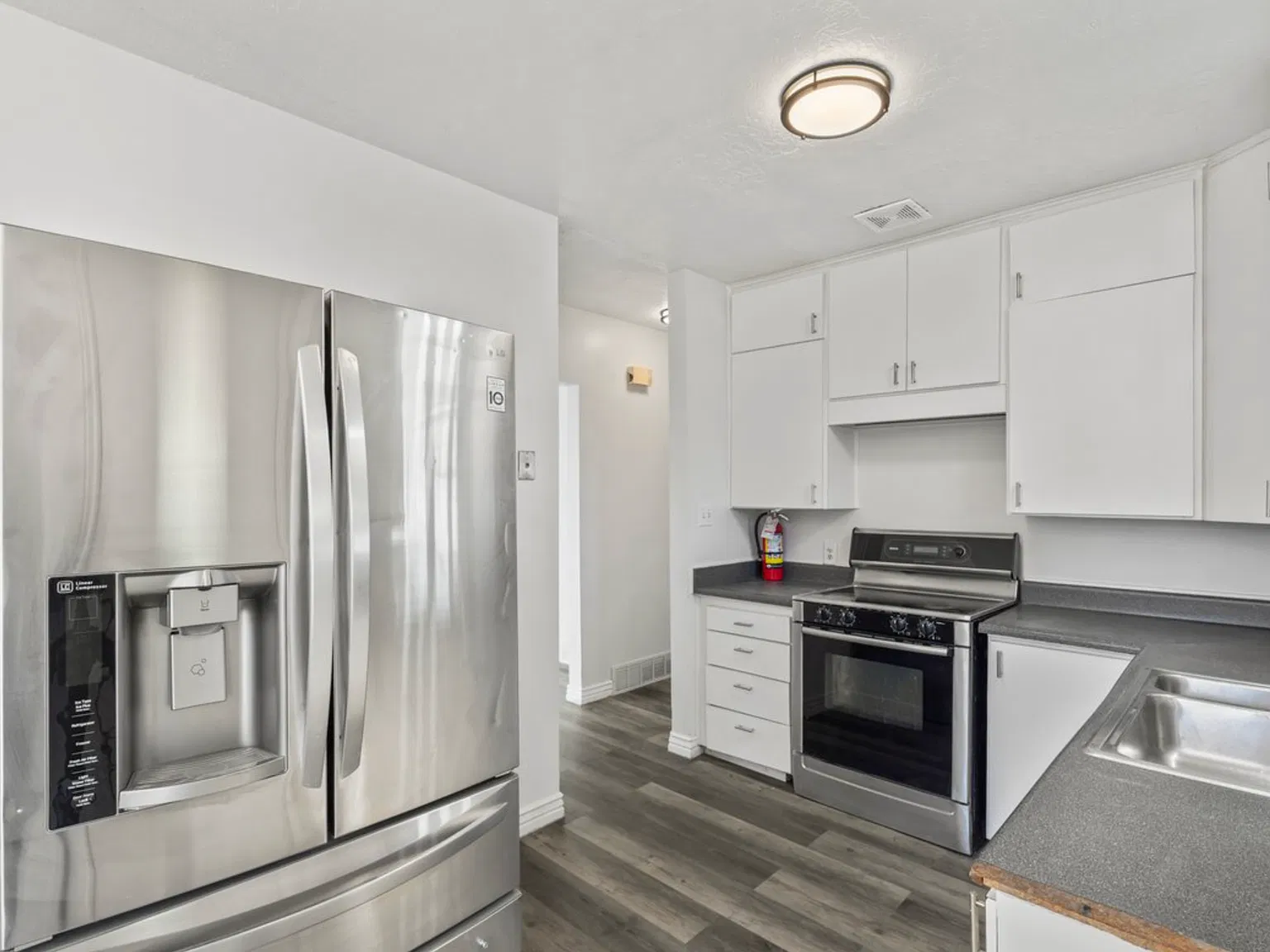Washington Terrace Duplex — Photo 4