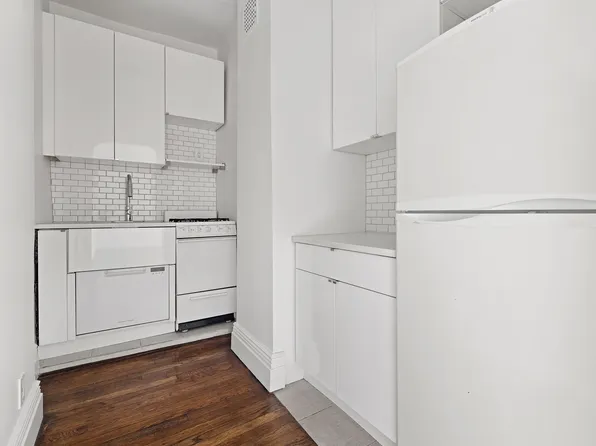 10 Bethune Street 2B image 5 of 6