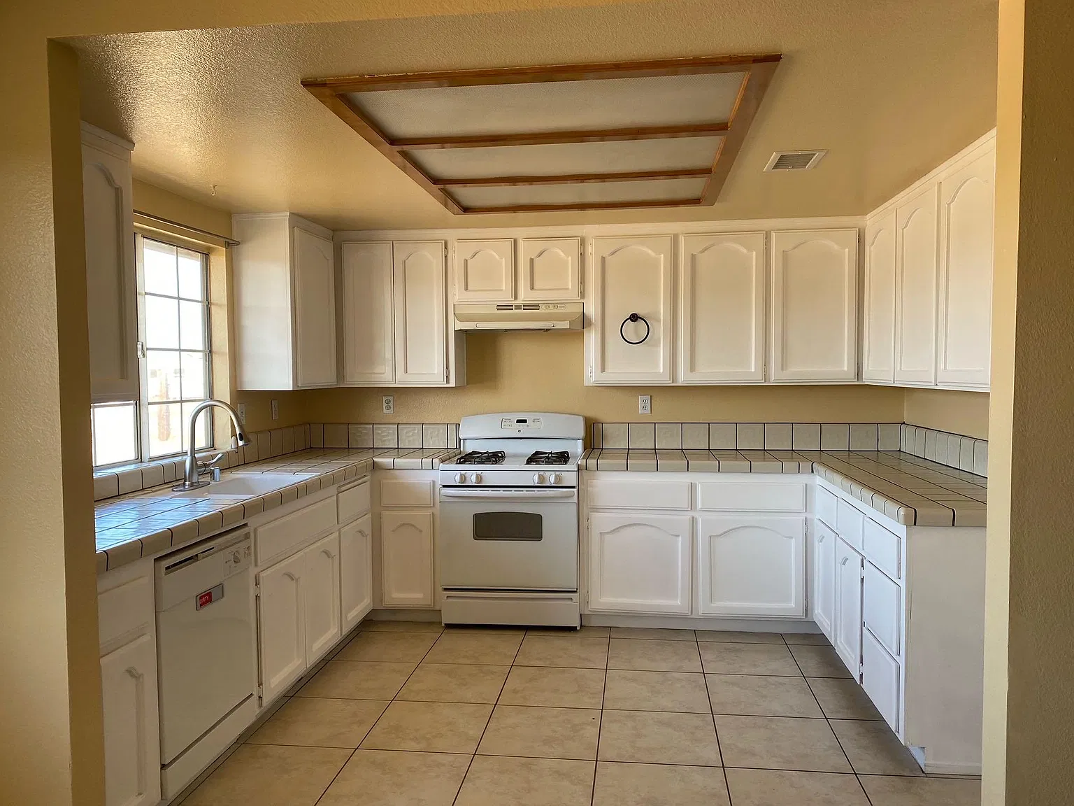 16530 Las Palmas St — Photo 3