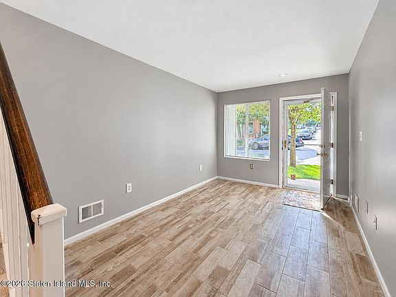 3rd image of 15 Bianca Ct