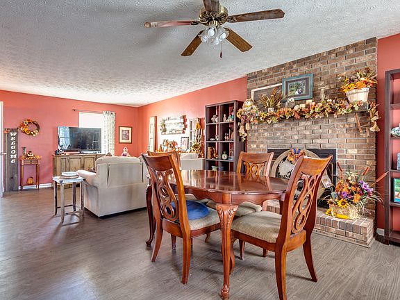 4th image of 1204 Saybrook Ln