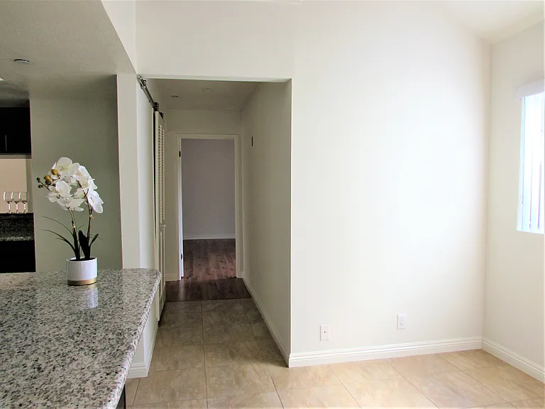 1141 N Columbus Ave — Photo 19