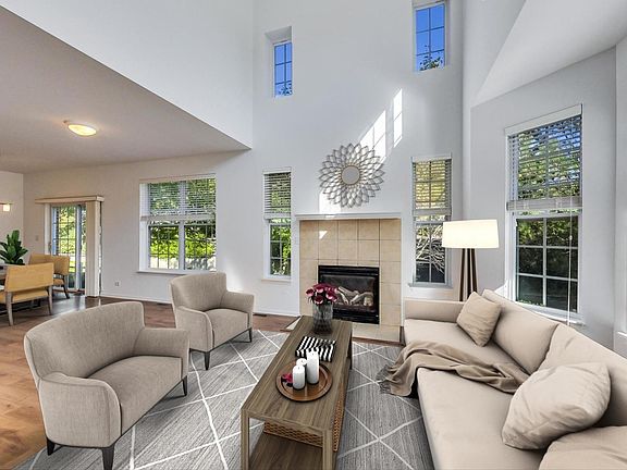 5th image of 384 W Pointe Dr #4D