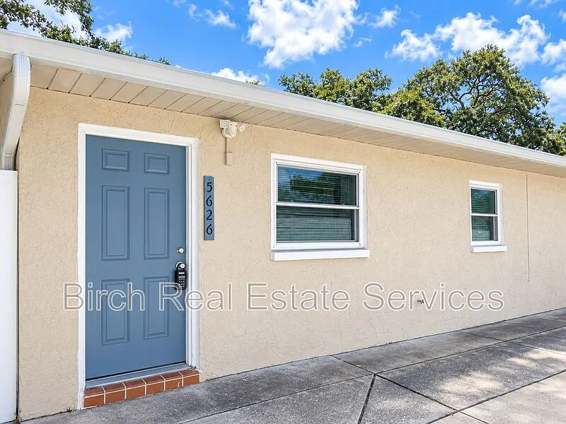 2 bed, 1.0 bath, 760 sqft, $1,395 — Photo 1
