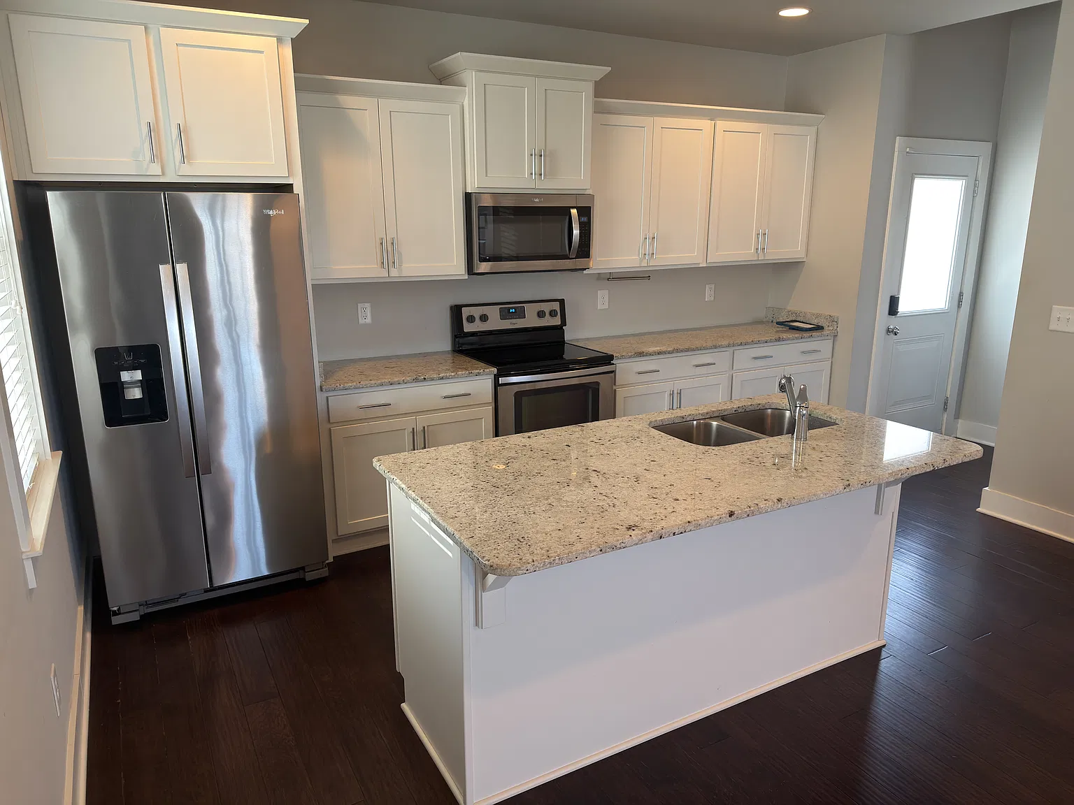 2 bed, 1410 sqft, $2,050 — Photo 3