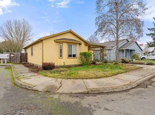 1951 SW Betty Ln, Grants Pass, OR 97526