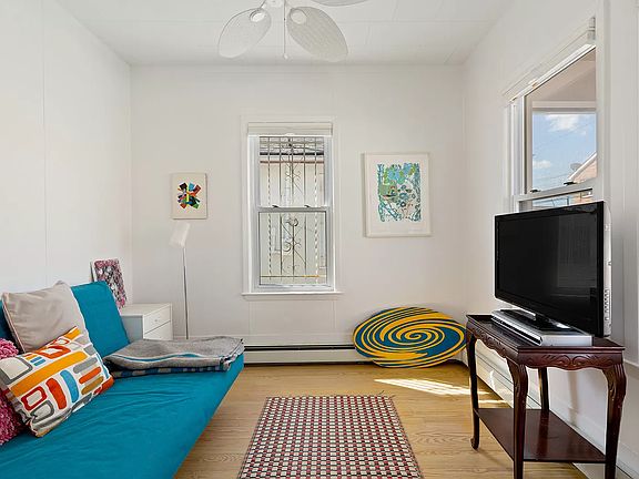 4th image of 188 Beach 25 St