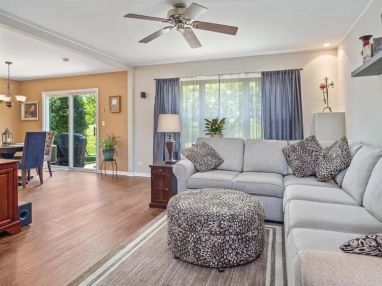 2947 Caldwell Ln — Photo 2