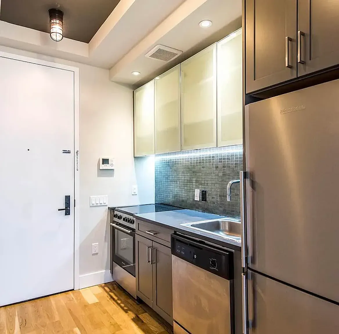 185 Leonard Street — Photo 3