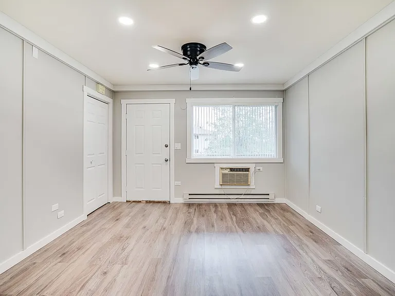 3223 E Main St — Photo 3