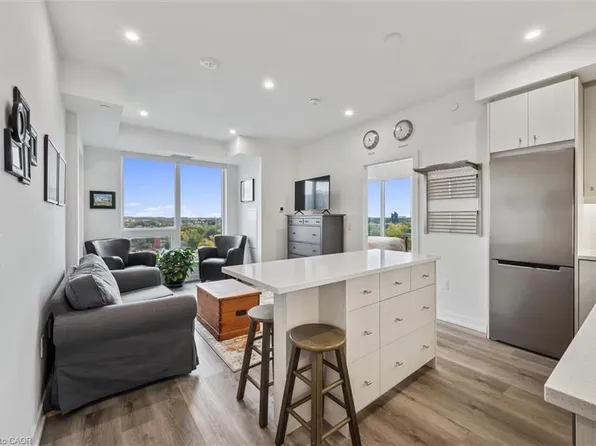 15 Wellington St S #909, Kitchener, ON N2G 0E4