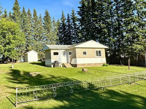 905 & 909 W 10th St, Lac La Biche County, AB T0A 1Z0