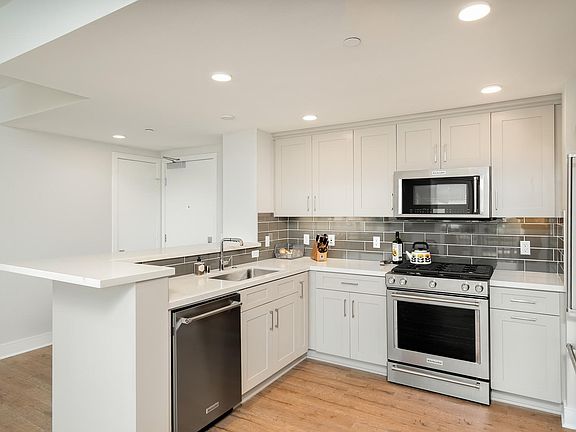 3rd image of 6030 S Seabluff Dr #523