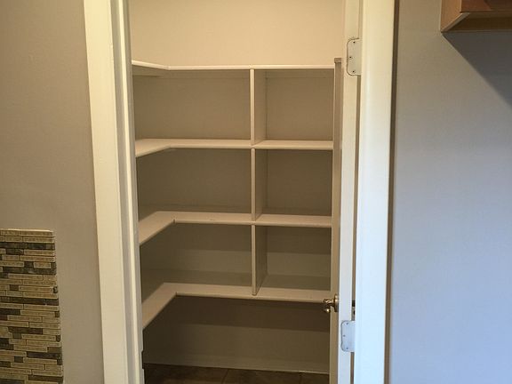 Walk-in-Pantry