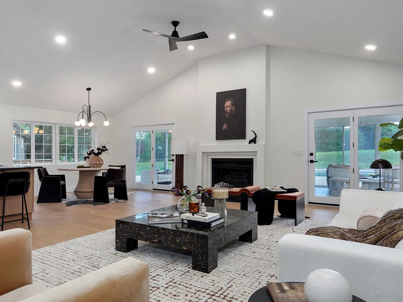 5 bed, 3895 sqft, $4,000 — Photo 3