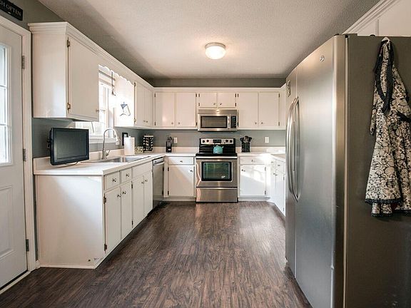 4th image of 2923 Henderson Ln