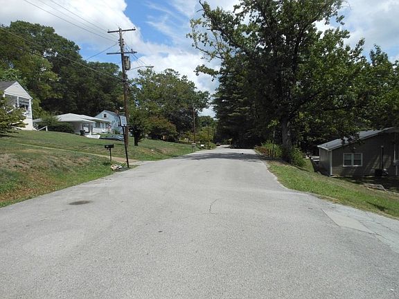 5th image of 308 Hillcrest Ave #Ave4