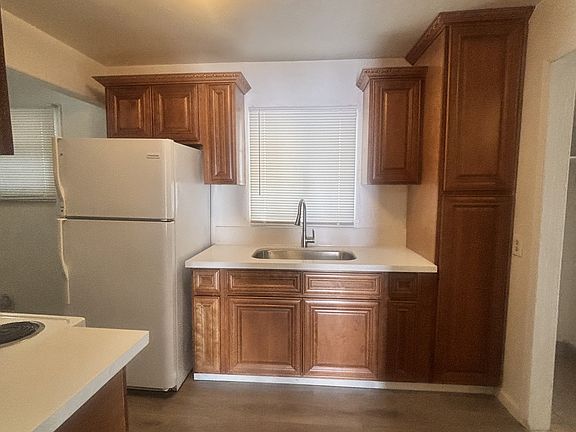 4th image of 909 4th Street1/2
